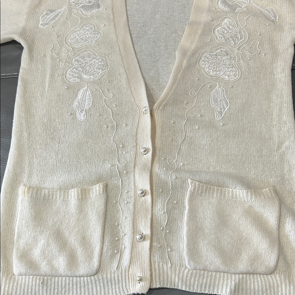 Crescendo Vintage 80s/90s Hong Kong Elegant Cream Cardigan Sweater EUVC - Picture 5 of 7